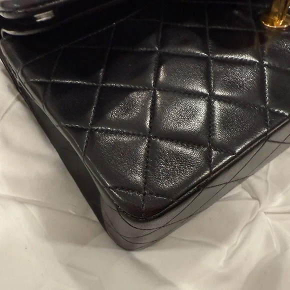 CHANEL Black lambskin medium classic flap - Picture 16 of 17